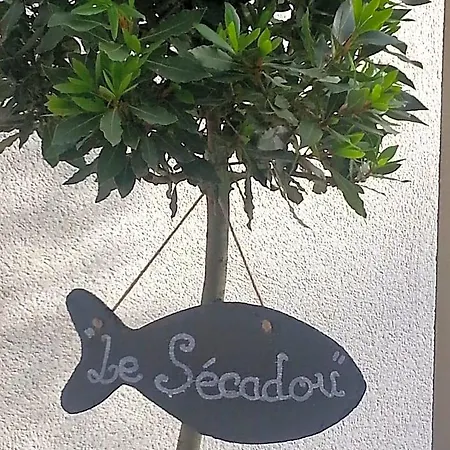 D'hotes Le Secadou Bed & Breakfast 4*